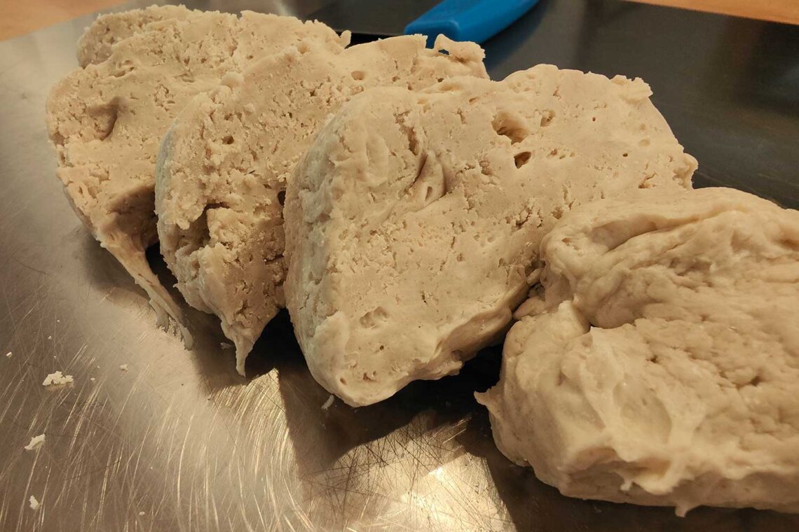 Fermentierter Biga Vorteig aufgeschnitten